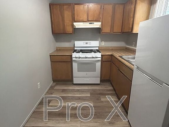 3rd image of 208 W Rose St