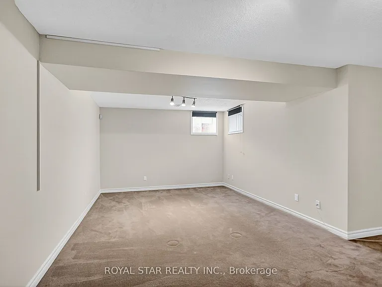 272 Broxburn Cres — Photo 18