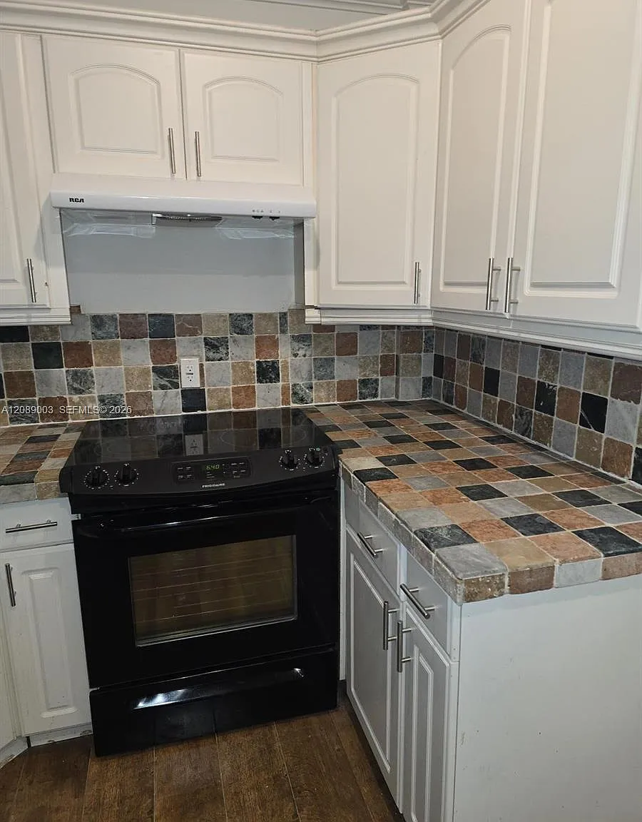 1460 Ocean Dr — Photo 3