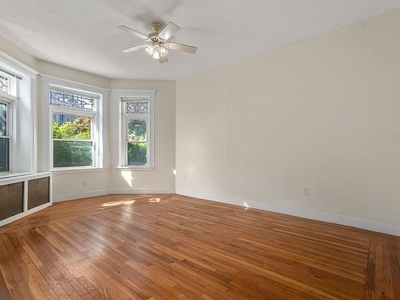 3rd image of 1109 Boylston St APT 4