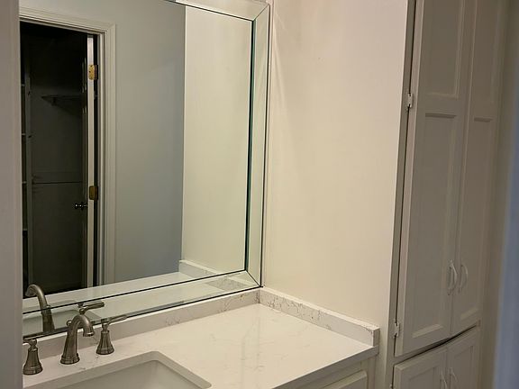 5th image of 1600 Hollow Ln