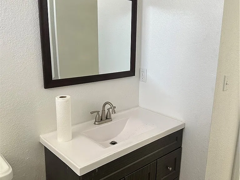 11015 Oakwood Ave — Photo 3