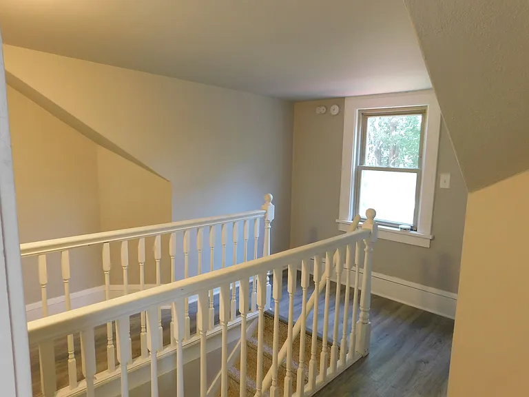 1885 Hawthorne Ave E — Photo 12