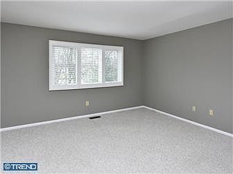 4th image of 40 Lakeview Ct
