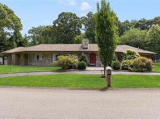 300 Crestwood Rd, Warwick, RI 02886