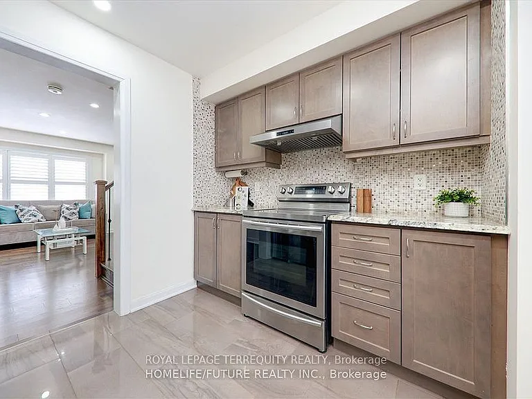 2412 Fall Harvest Cres — Photo 16