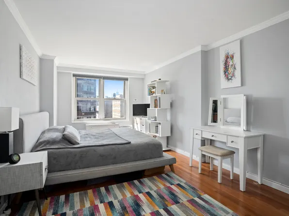 305 East 24th Street image 7 of 9