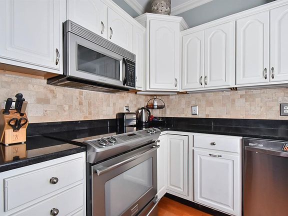 5th image of 106 Colonial Dr