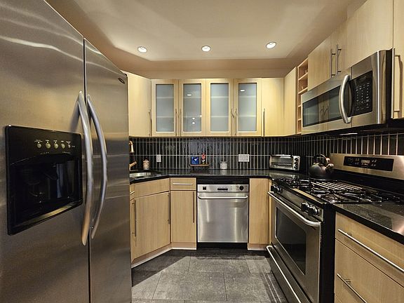2nd image of 55 Broadlawn Park APT 16B