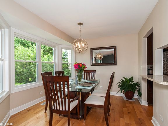 5th image of 857 Royal Glen Ln