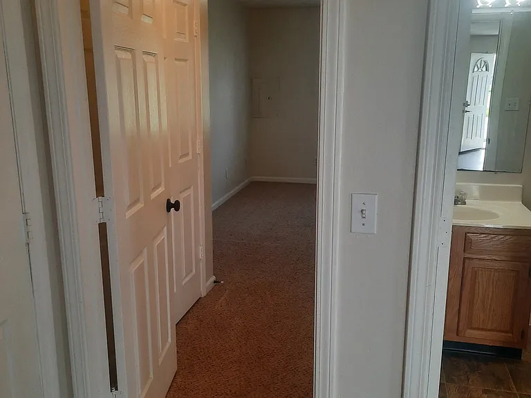 708 W Adams St — Photo 13