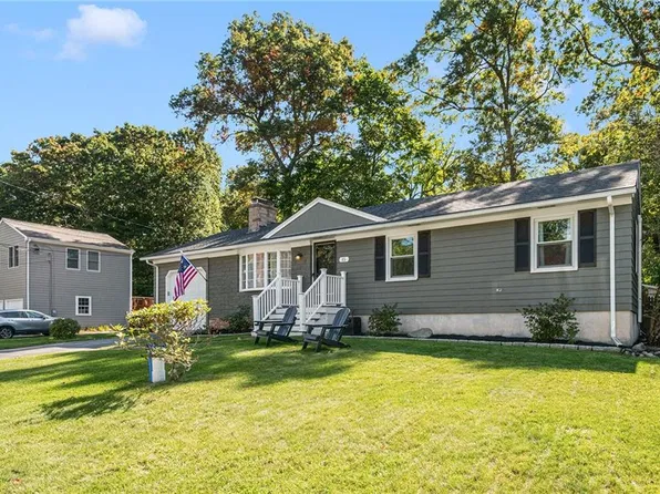 15 Charles St, Barrington, RI 02806