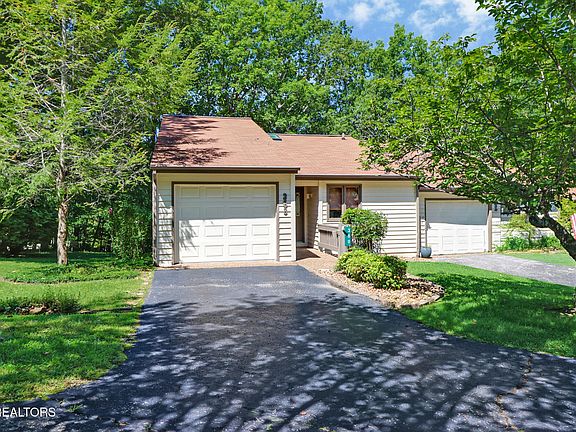 2nd image of 368 Lake Catherine Ct