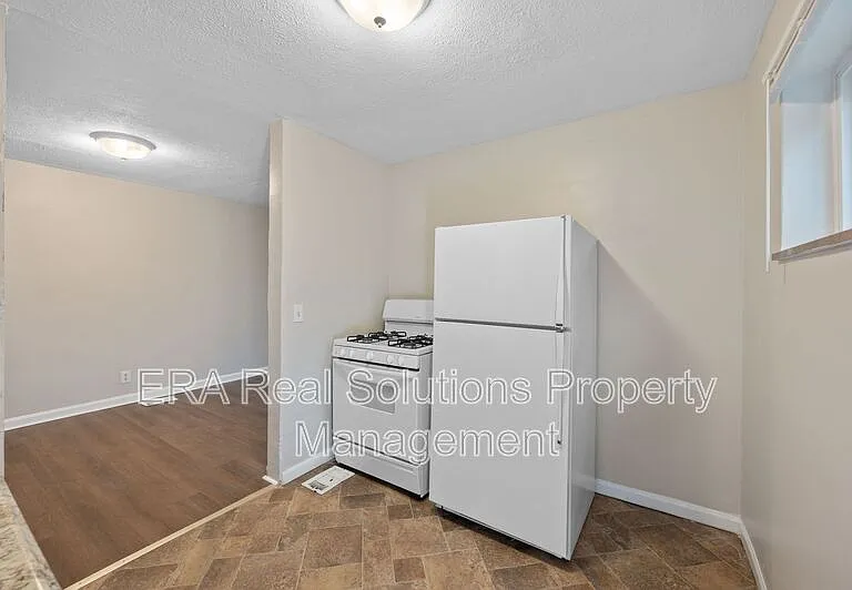 8268 Sandy Ln #B — Photo 11