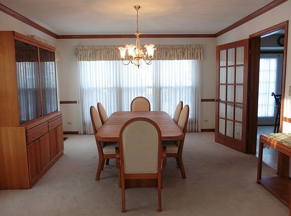 5th image of 1510 Crowfoot Cir S