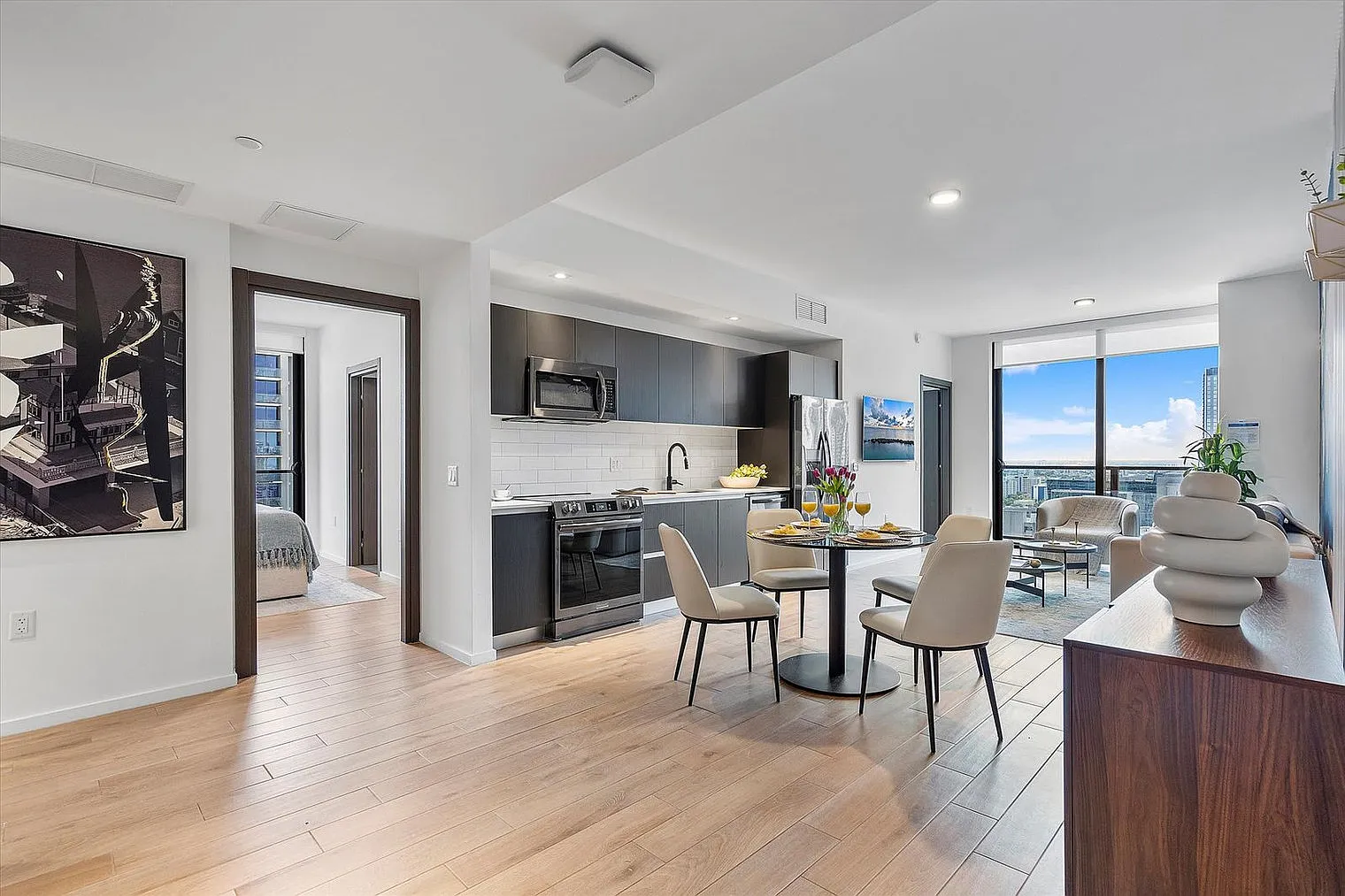 3 bed, 3.0 bath, 1528 sqft, $8,622 — Photo 3