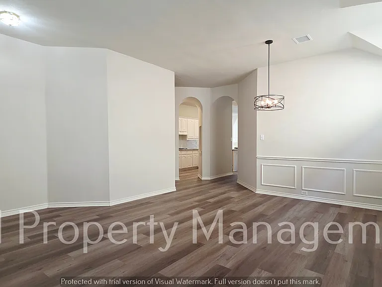3305 Woodbluff Ln — Photo 5
