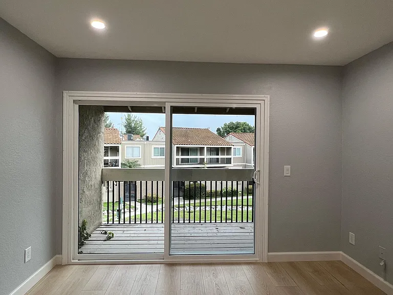2020 Indiana St — Photo 13