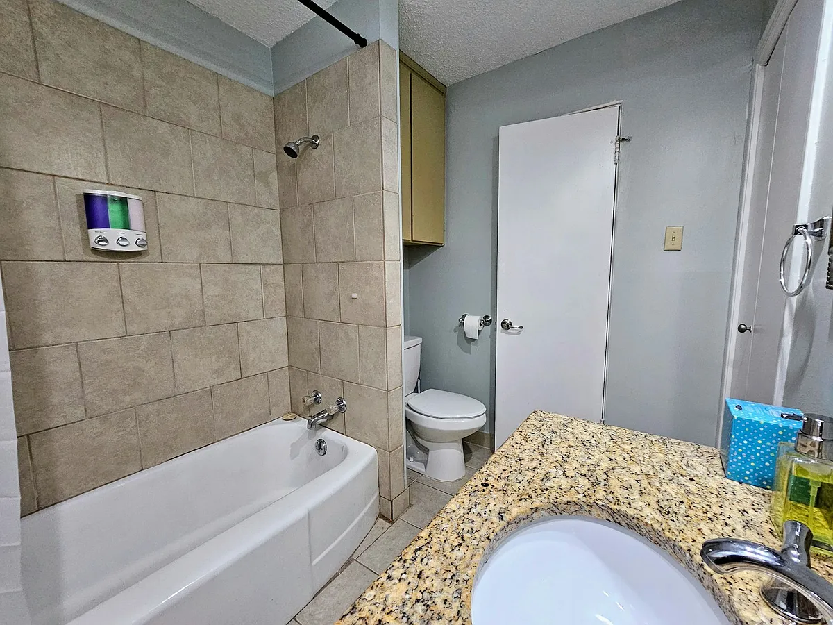 Building Photo - 1 Coolwood Dr #14