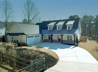 105 Crown Ln, Woodstock, GA
