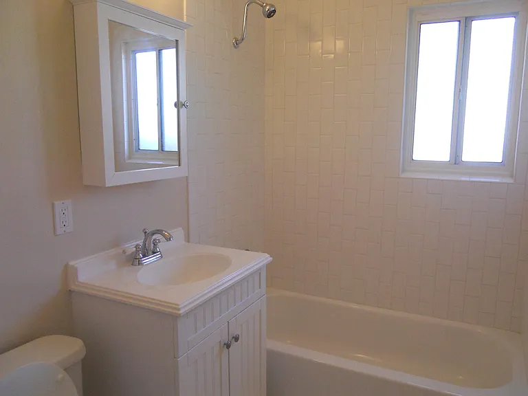 530 Newport Ave — Photo 7