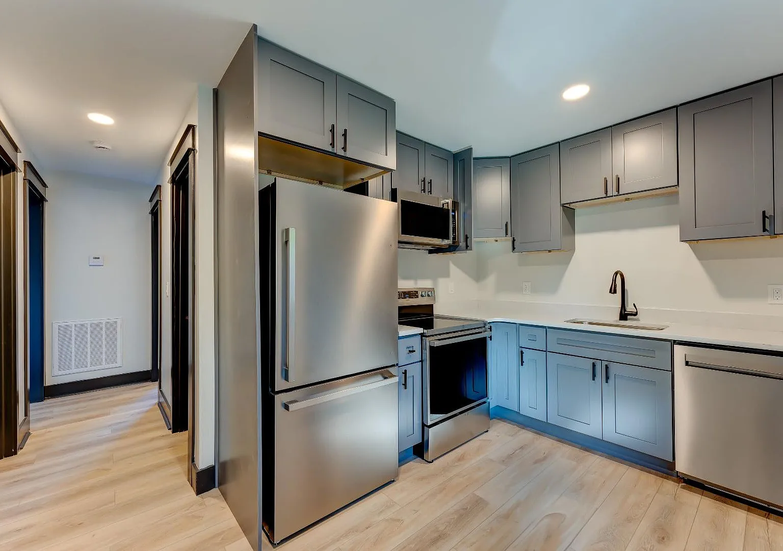 2436 Belvedere Ave - Apt 3 — Photo 2