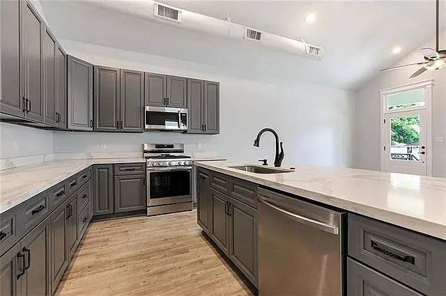 3 bed, 2.0 bath, 1540 sqft, $2,600 — Photo 4