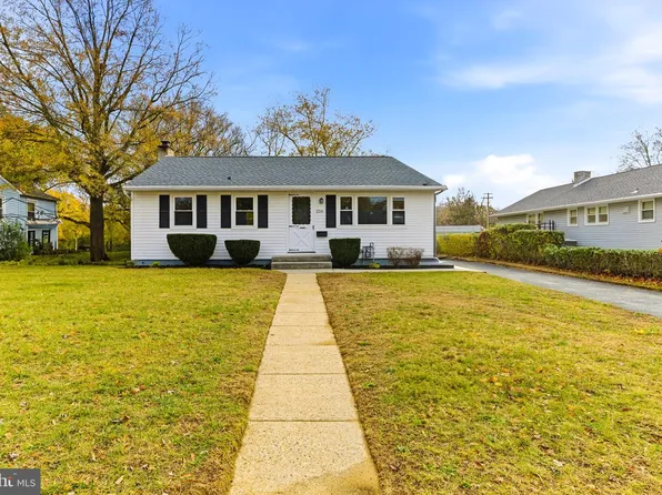 216 E Howard St, Clayton, NJ 08312