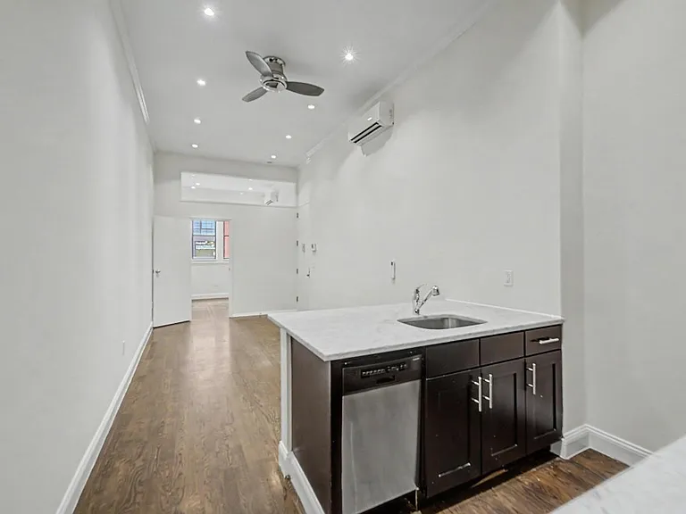 106 Bedford Ave #1R — Photo 3