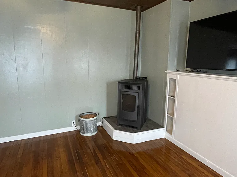 664 Delaware St — Photo 2