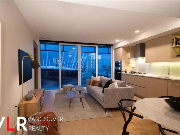 89 Nelson St, Vancouver, BC