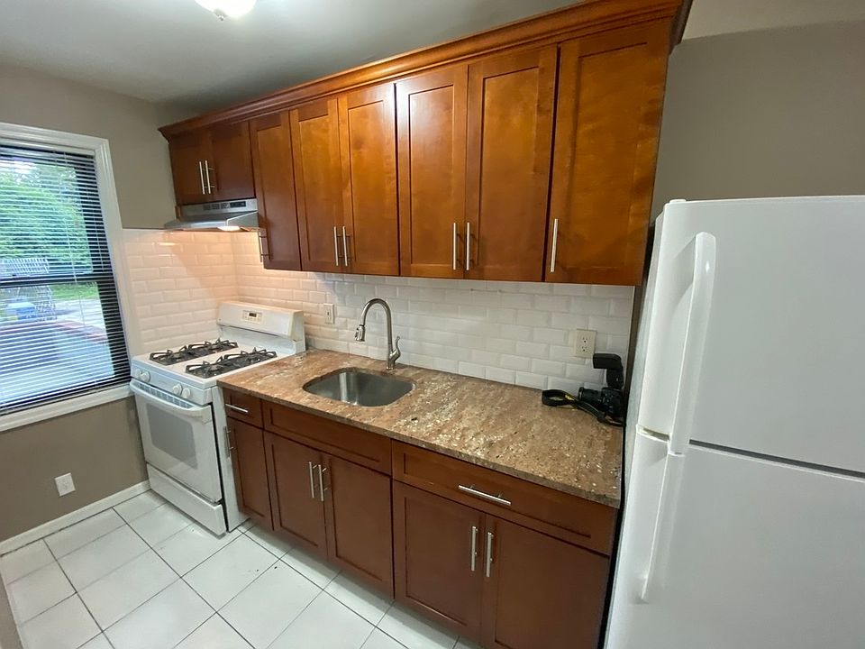 1st image of 2338 38th St APT 1