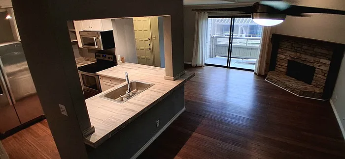 1 bed, 1.5 bath, 837 sqft, $1,489 — Photo 3