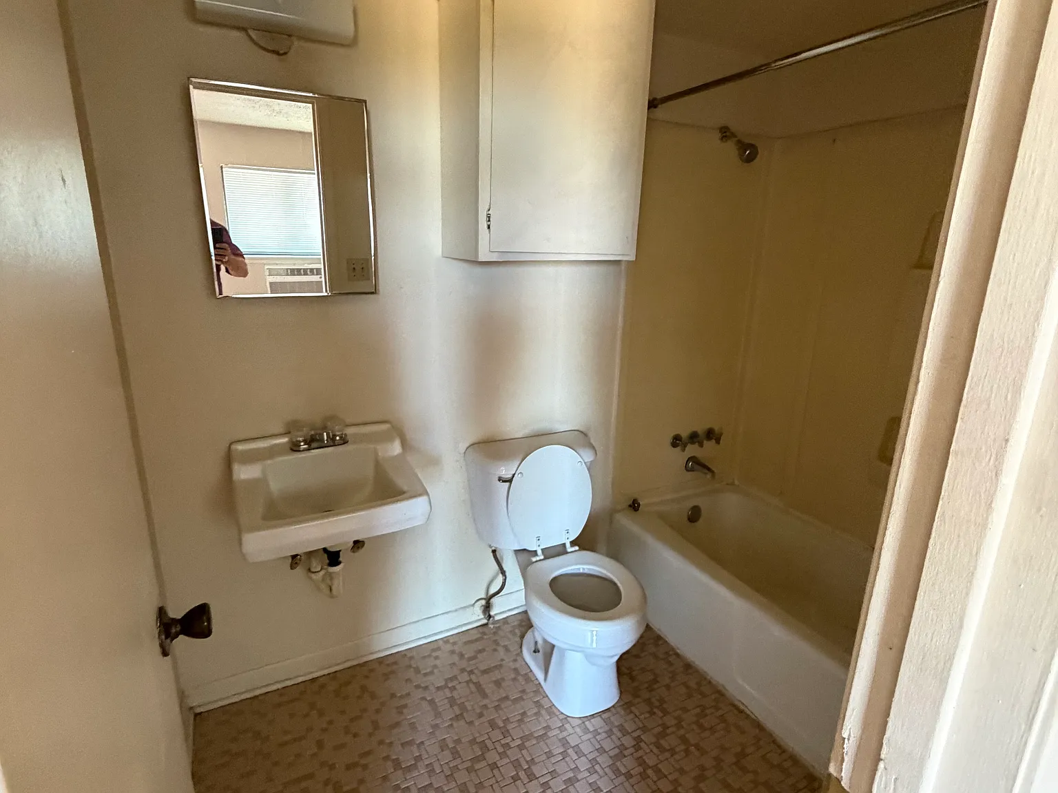 Studio, $775 — Photo 4