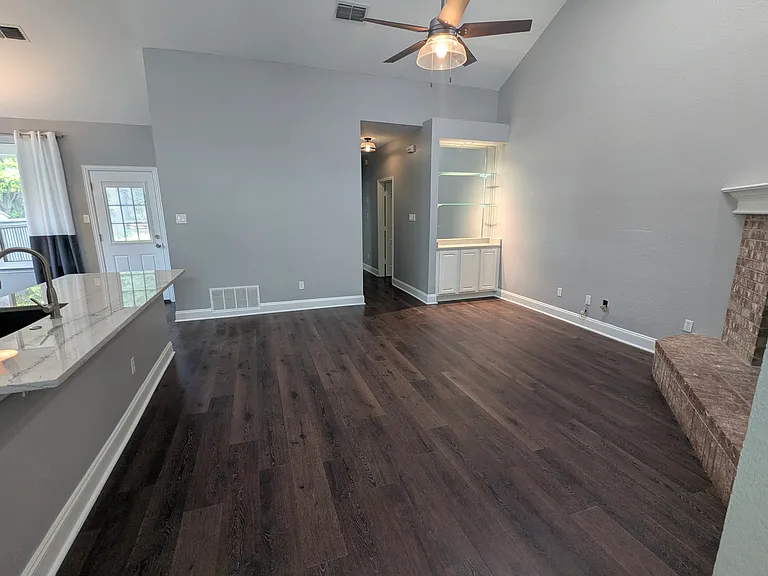 2807 Freedom Cir — Photo 3