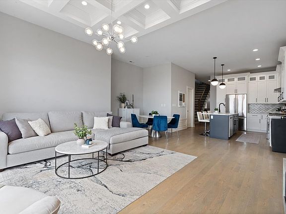 2nd image of 2446 W Augusta Blvd #3