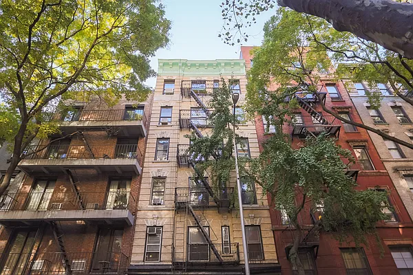 Sold by Vivaldi Real Estate | media 12