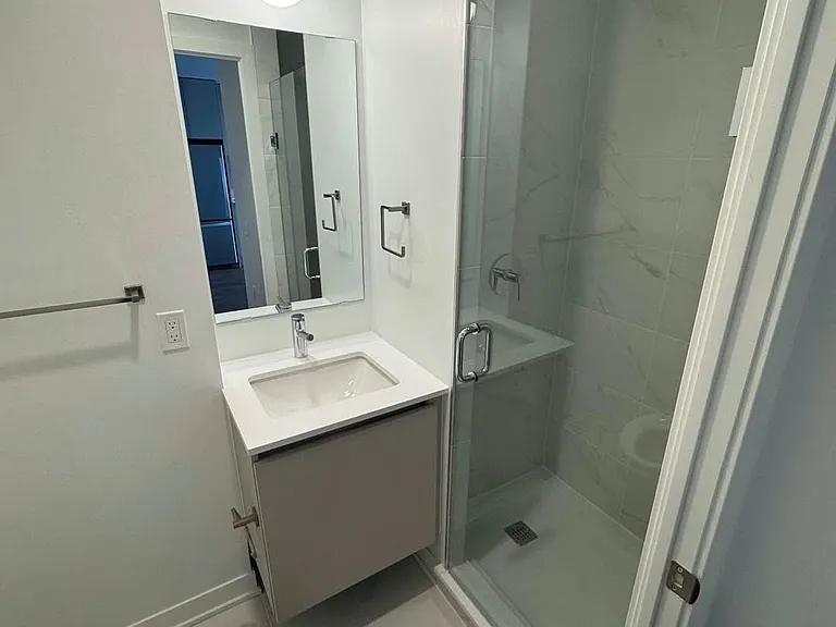 395 Dundas St W #711 — Photo 21