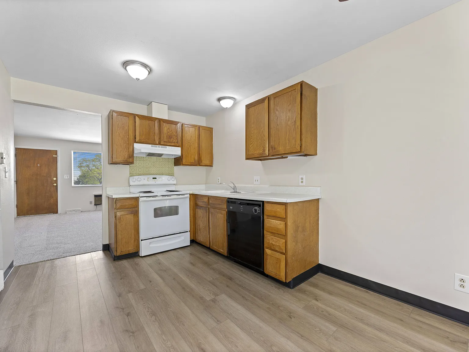 701 Oak St — Photo 3