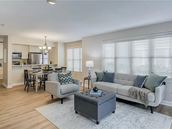 230 Oakwood Ct, Winston Salem, NC 27103