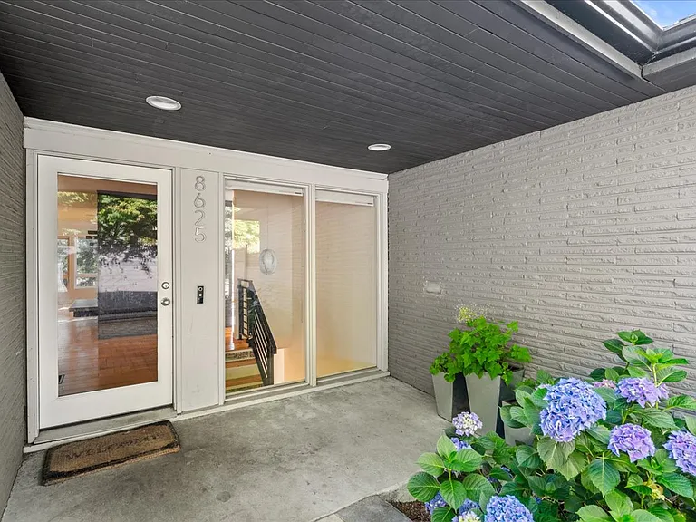 8625 26th Ave NE — Photo 3
