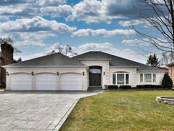 2nd image of 12 Founders Pointe Dr N