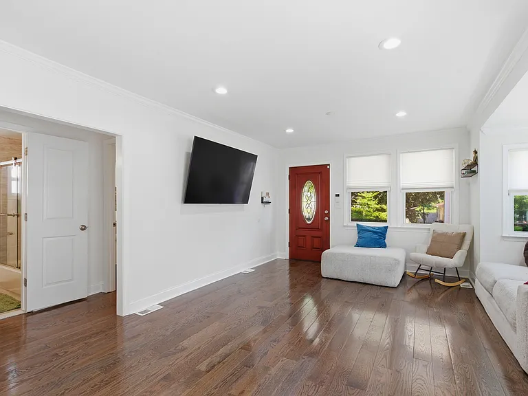 4318 Lawrence St — Photo 5
