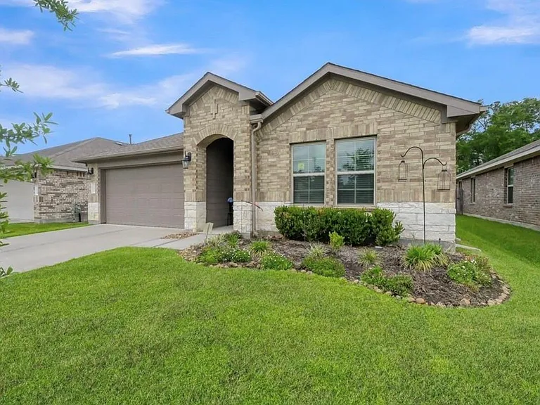 2290 Strong Horse Dr — Photo 2
