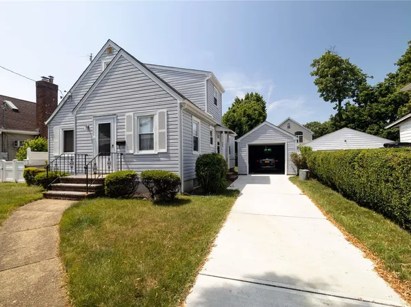 128 Mcclellan Avenue, Mineola, NY 11501