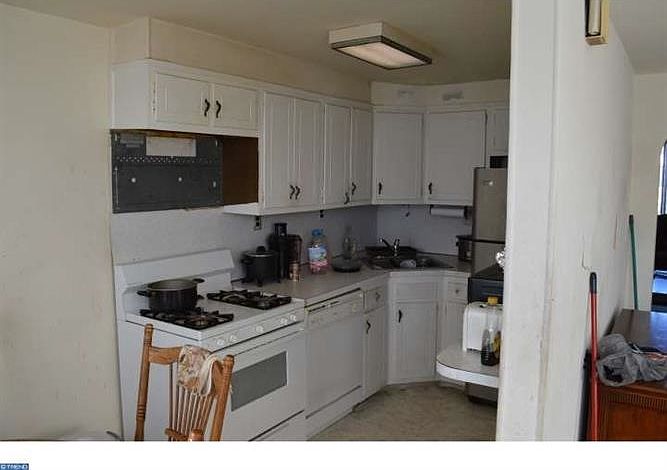 2nd image of 1362 Westbury Dr #Row