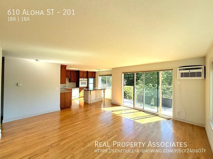 Queen Anne One Bedroom — Photo 4