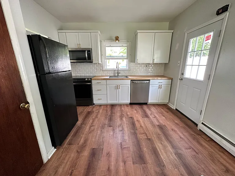 1007 E Main St — Photo 7