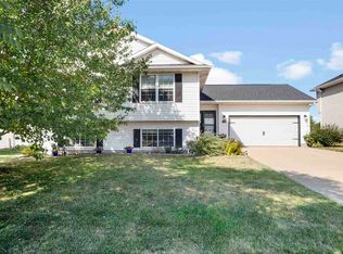 3416 Remington St SW, Cedar Rapids, IA 52404