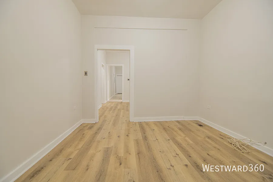 UIC 2-Bed and 1 Bath — Photo 4
